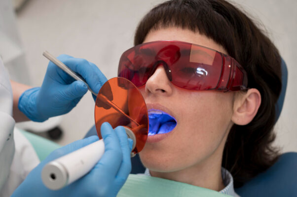Lámpara de polimerizar dentista